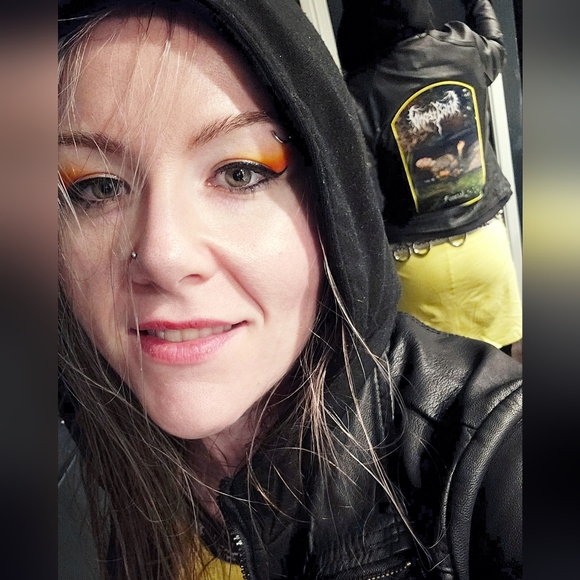 Meet your Posher, Nicole - Picture 3 of 7